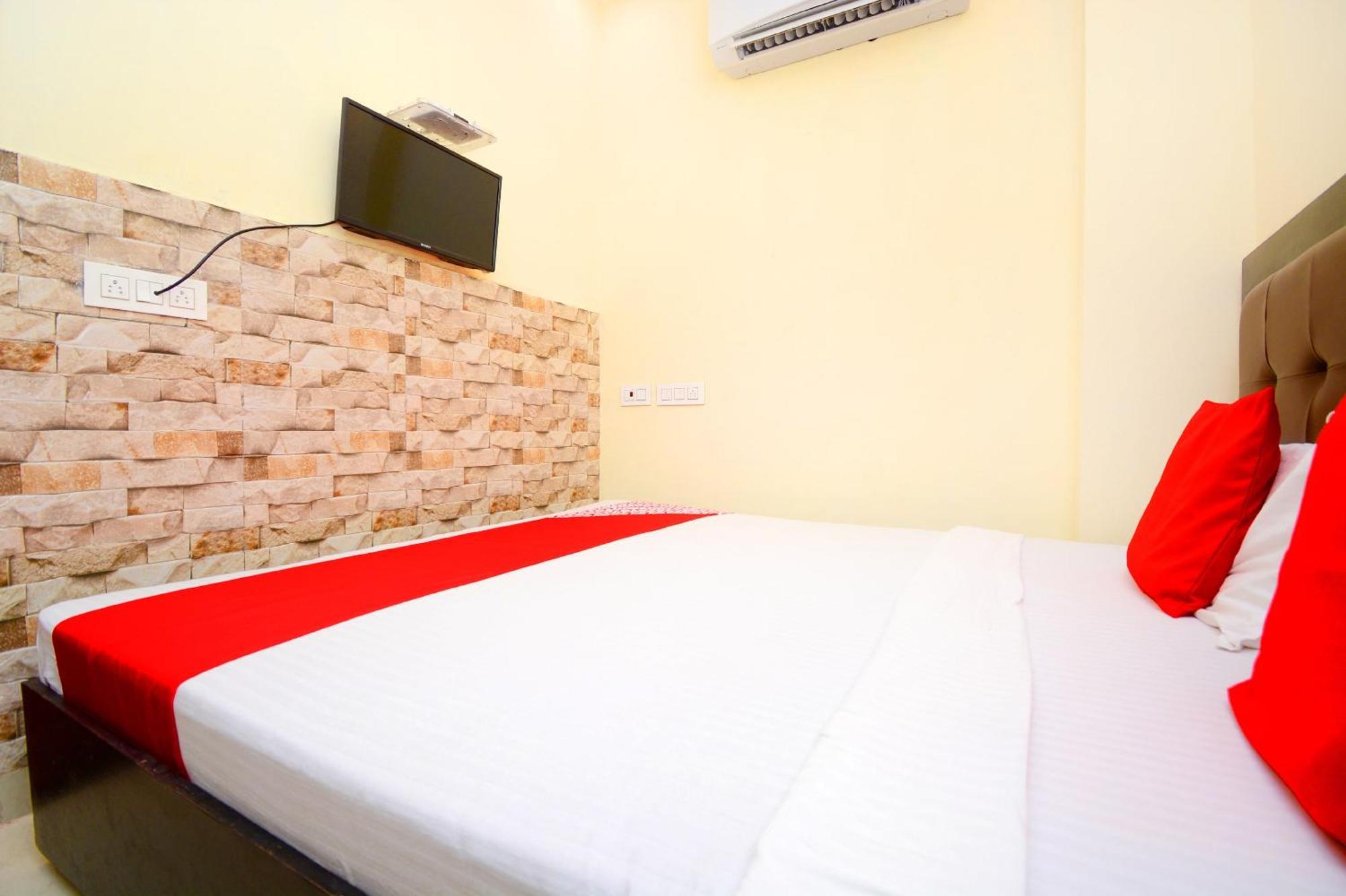 โอโย 38733 เดอะ ไส พาเลซ Hotel ปัญจ์กุลา ภายนอก รูปภาพ